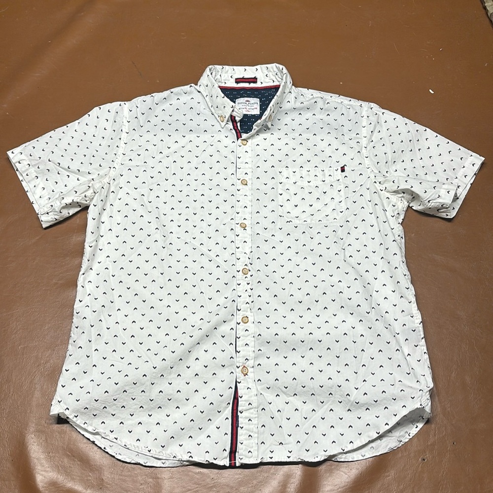 Ditch plains button down causal pattern shirt XL 
100% cotton